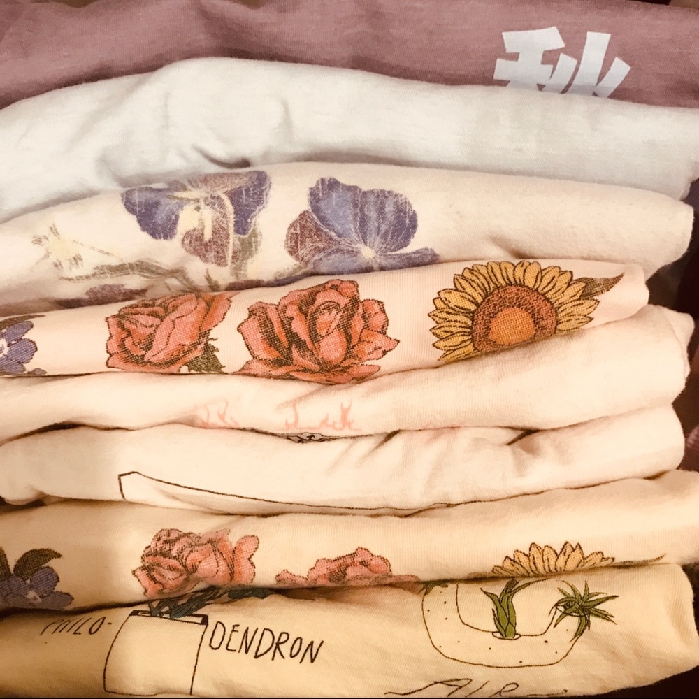Tee Shirt Mystery Box - Picture 1 of 5